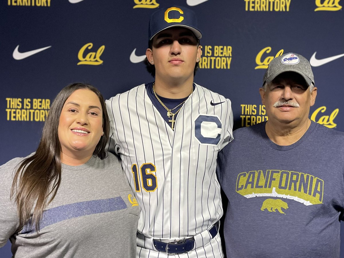 man_e66's tweet image. Thank you to @CalBaseball for the amazing visit. Appreciate yall for making me and my family feel apart of the great culture you guys have created !! 💙💛 #Uncommitted #notforlong @mbaypirates @NorCalU1 @nunezcesar7 @kyle_czaplak @Qs_keepers10 @SStormCoach12 @DeniseFelix18
