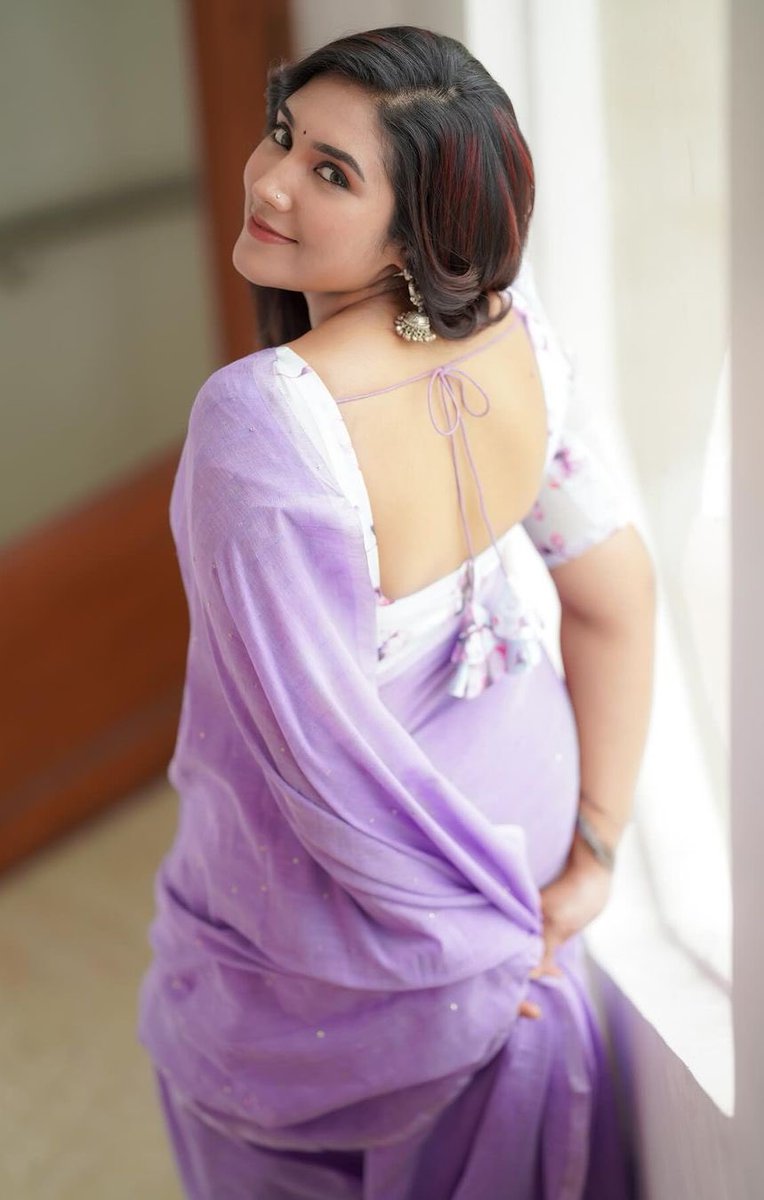 TamilcUpdates's tweet photo. #Sreenithi 💜
#TamilcUpdates https://t.co/JGTxMWwRLk