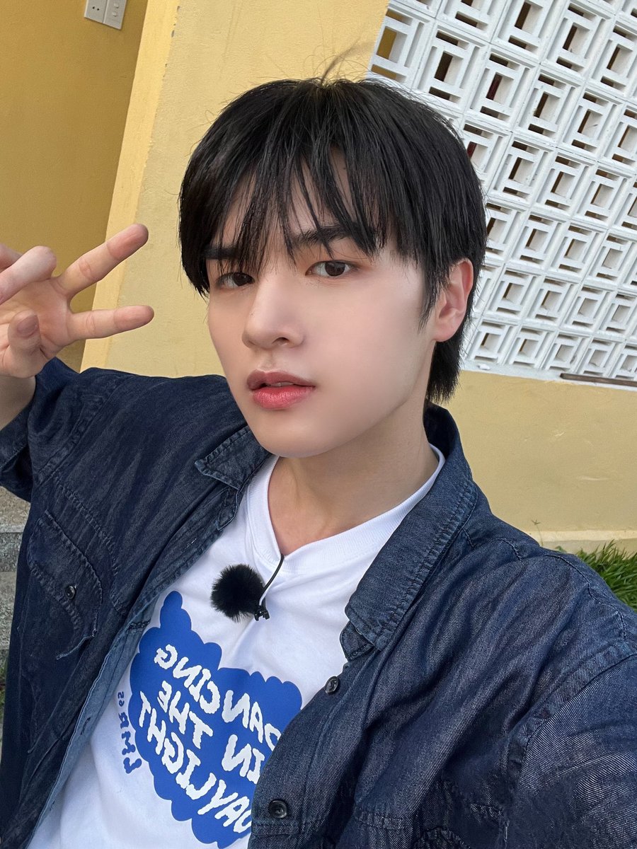 [#지은호] 
굿모닝~~😆😎

#루네이트 #LUN8 #모닝은 #아니지만😅