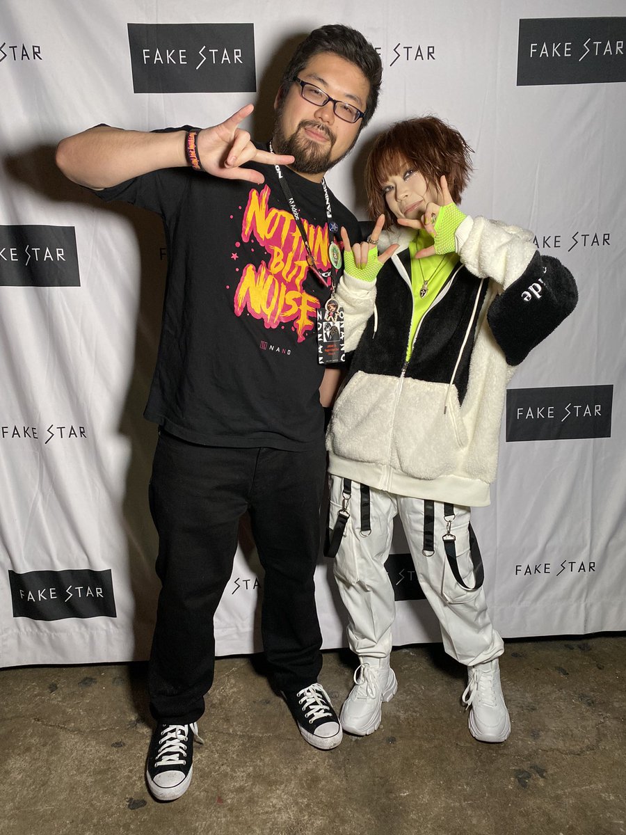 MrCaptFalcon's tweet photo. Finally back home from Chicago!! Nano’s concerts are always amazing, but no doubt in my mind that Chicago was the most 🔥🔥 yet! I got so into it that I forgot to take pictures 🤣Shoutout to everyone too that was able to sign the card for Nano too! 
#NANOTOUR
#NOTHINGBUTNOISE https://t.co/l8Xnogfb8k