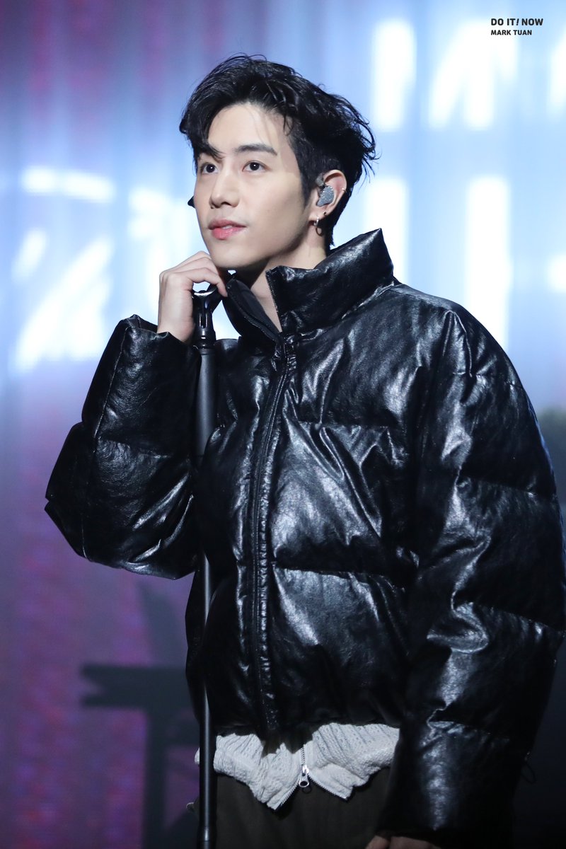 doitnow_93's tweet photo. 240127 TOS Asia tour final
 
I will always be your back 💚

#theothersidetour
#TheOtherSideinSeoul
#MarkTuan #Mark #段宜恩 
#마크 #GOT7
@DNAmngmnt @DorineTuan @marktuan https://t.co/NBXOKvcx6P
