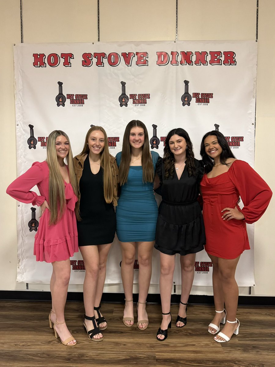 ashlyn_bunn's tweet photo. Such a great night at the Hot Stove Awards with my family, teammates, and coaches!! @brooklyn_lovin @maryryanhinson @tessaautrey @Allyson2215 @ashleighdrakee @KinzeeMotley17 @EliteLovin @Winthropsoftbal https://t.co/Q3OINpqZz9