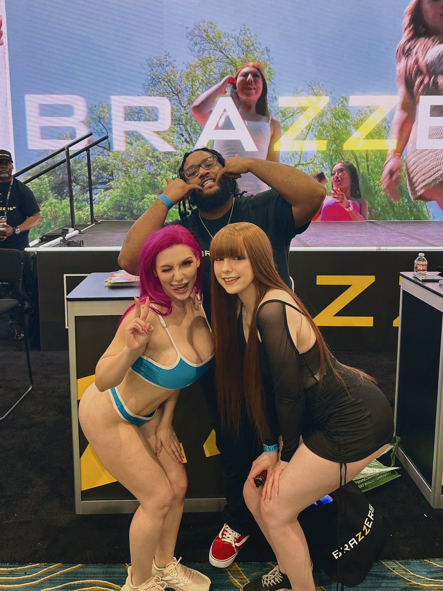 txdcameo's tweet photo. Girls love girls 😘🫶🏻

@giaderza69 @LilyLouOfficial @NiggasMingle https://t.co/WQ6qB7Y2Fx