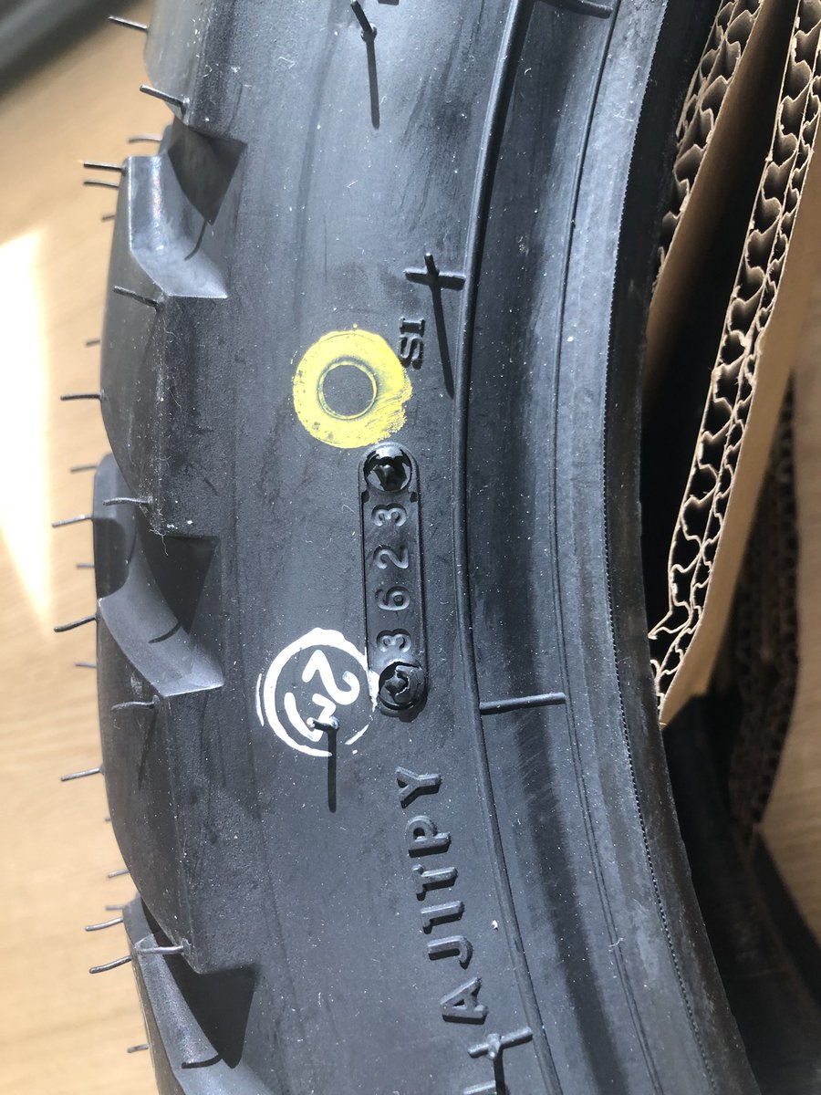 Sunset_JPRider's tweet photo. vストローム250のタイヤはコレで行きます。
GP21から履き替えた人の感想が見当たらないからちょっとだけ不安。
今の所分かってるのは、タイヤの減りが速いというところか

GP21とGP22なら¥18,127
で済むところ今回は¥18,463
そんで23年9月製造 https://t.co/5jCFvpxJgj