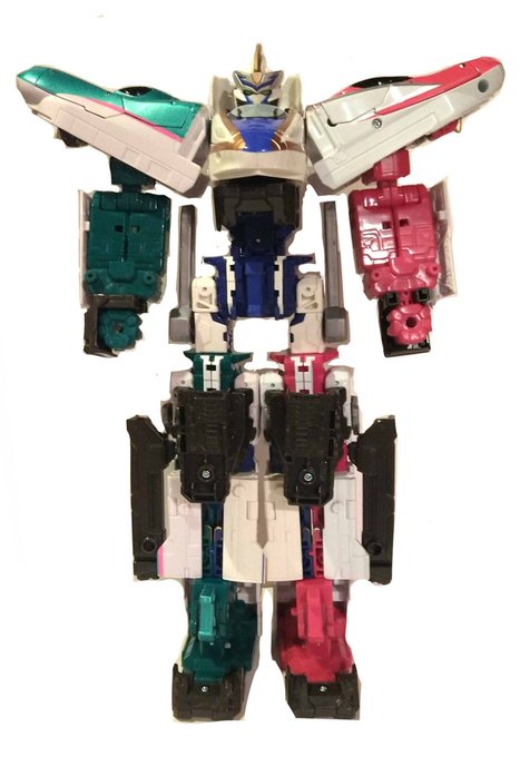 トリニティ時代(こっちはこっちで好きですが)から単体もフル可動、合体後もフル可動と進化してますね 素晴らしい 

初代のトリニティやドクターイエローとの巨大合体が素晴らし過ぎただけにこうして公式から数機の巨大列車合体ロボ玩具が出てくれると嬉しさが違います
強化もあるよね?来るよね? 