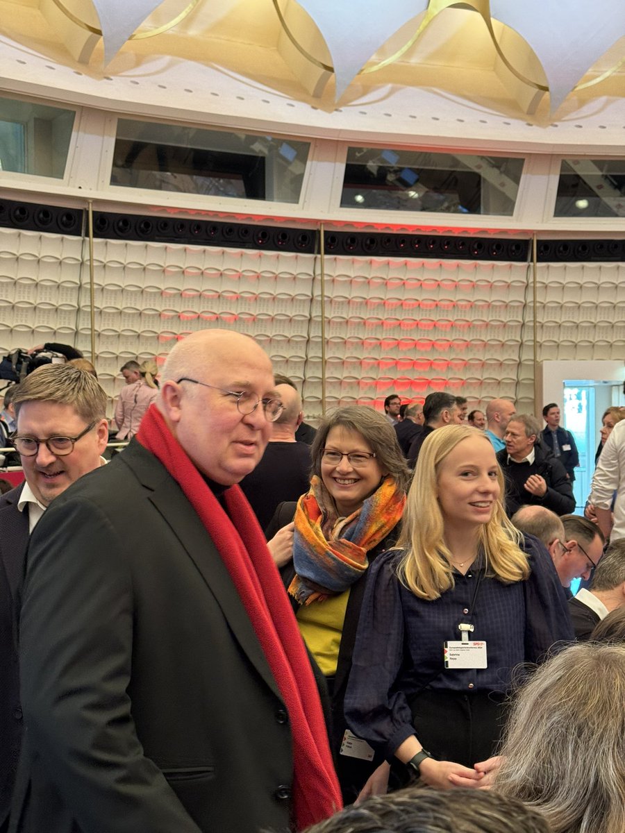 SPD_LSA's tweet photo. Start in die #EuroDel in Berlin! Gutes Programm, wunderbare Menschen, starke Stimmen für #SachsenAnhalt… #SPD 

+++ Auf in die Europawahl 2024 +++ https://t.co/HrbxRteMg2