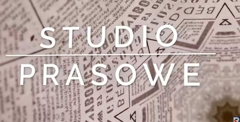 AdrianStankowsk's tweet photo. StudioPrasowe -w ramach wydania specjalnego o godzinie 10:06, w którym gośćmi będą Eliza #Olczyk(Wprost), Bogumił #Łoziński (Gość Niedzielny) oraz Mateusz #Kosiński (Publicysta)
Do zobaczenia w @RepublikaTV https://t.co/fNCyH4RbHh