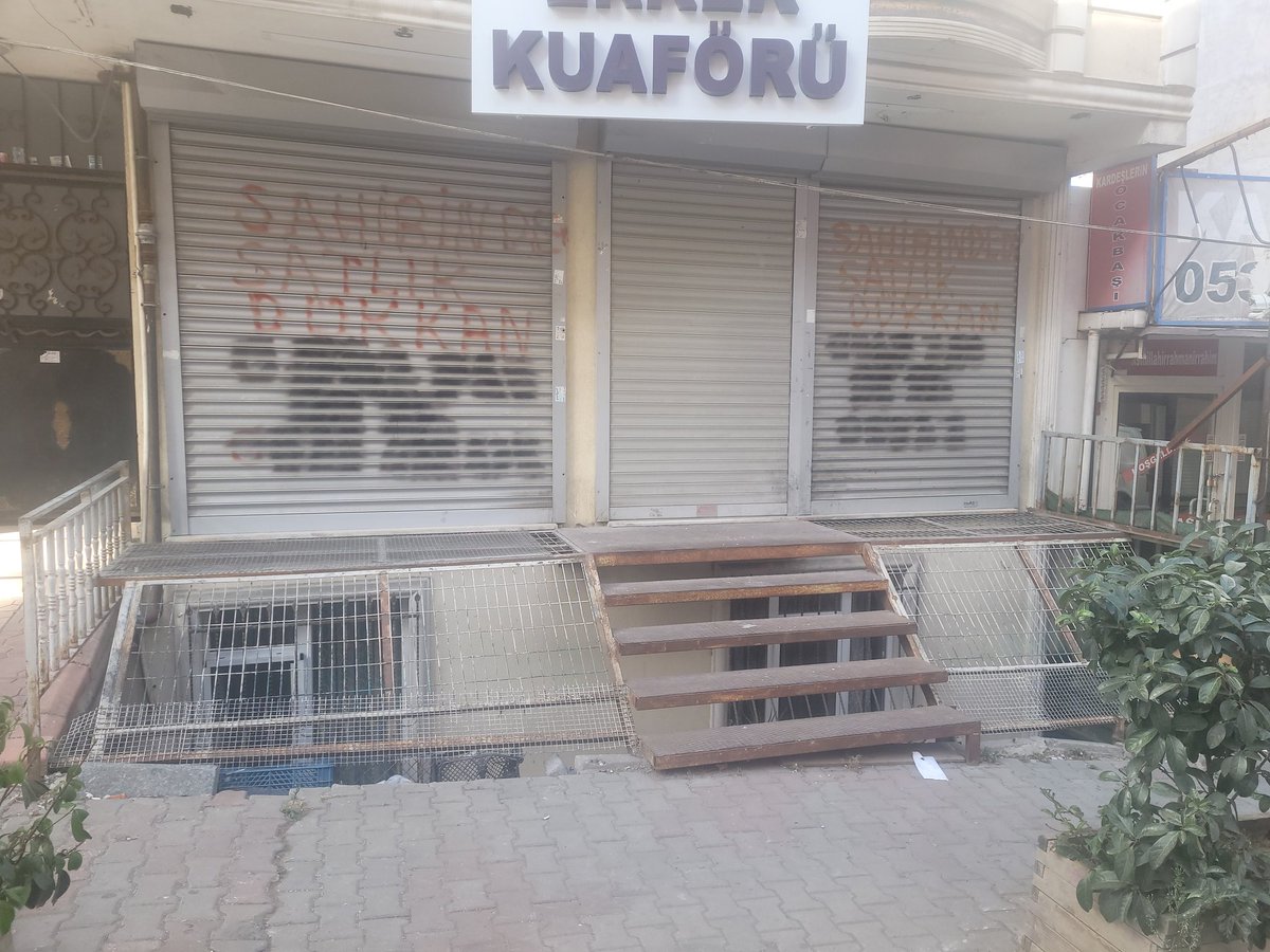 Bu bakanlik deyilmi benim evimin ust katina daire tapusu olmasina ramen iş yeri izni veren para karşiligi  izin almadan şimdi beni madu etti mahkemeye verip iptal etme  davasi acacakmisim kanunsuz ülkede kanunmu arayacagim yapan devletse  gariban ne yapsin ?