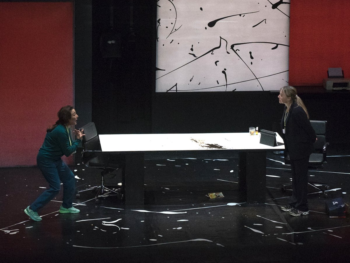 Teatro Principal (@principalzamora) on Twitter photo Conmovedora velada junto a <a href="/castropilar/">Pilar Castro</a> y <a href="/candela_penya/">CandelaPeña</a> , quienes nos sumergieron en una historia reflexiva sobre la sociedad actual.
Desde la comedia hasta el delirio absoluto, su interpretación en esta distopía laboral es un viaje emocional que no nos dejo indiferentes. Conmovedora velada junto a <a href="/castropilar/">Pilar Castro</a> y <a href="/candela_penya/">CandelaPeña</a> , quienes nos sumergieron en una historia reflexiva sobre la sociedad actual.
Desde la comedia hasta el delirio absoluto, su interpretación en esta distopía laboral es un viaje emocional que no nos dejo indiferentes.