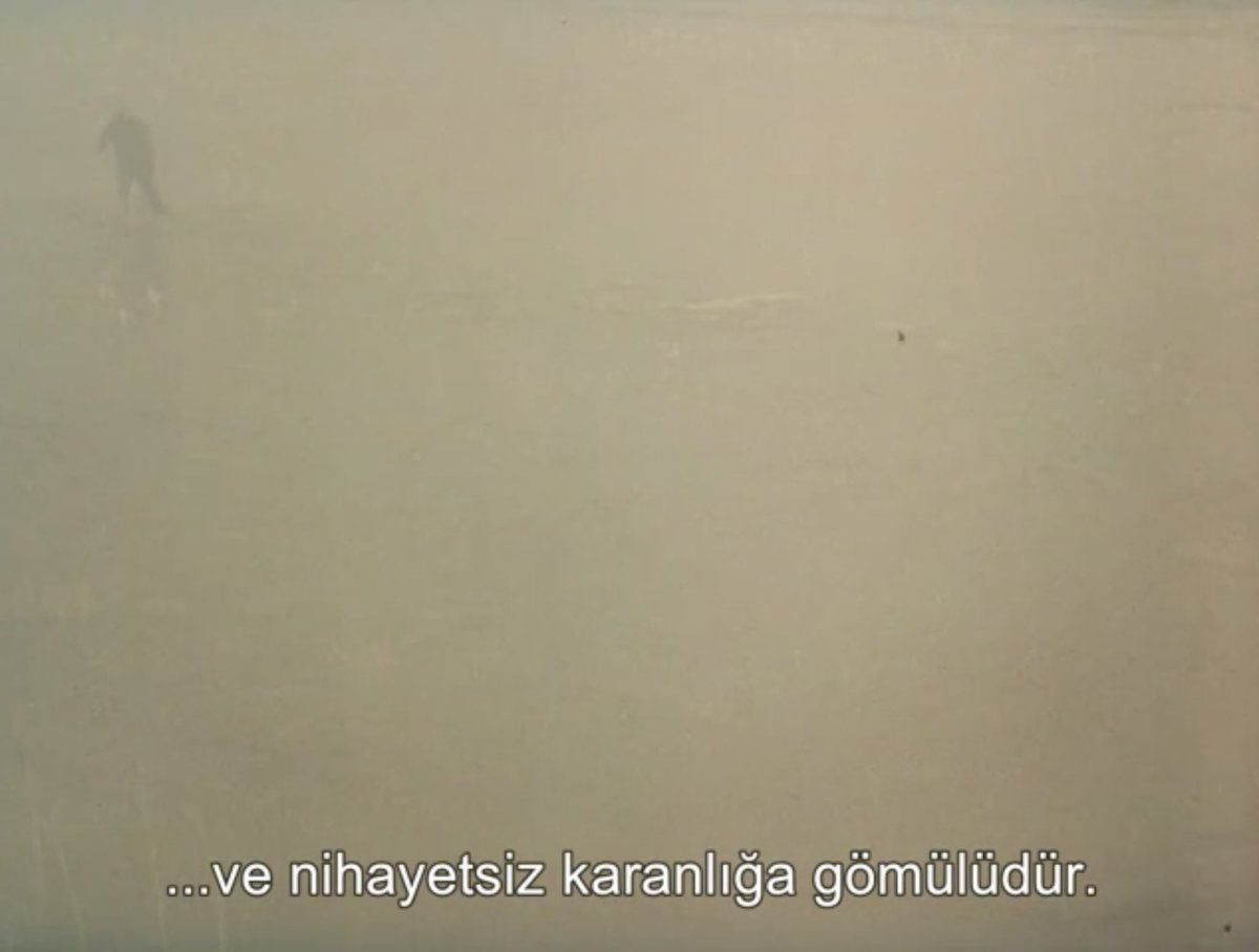 Çünkü bu dünyayı mesken tutan kördür.. ve nihayetsiz karanlığa gömülüdür..