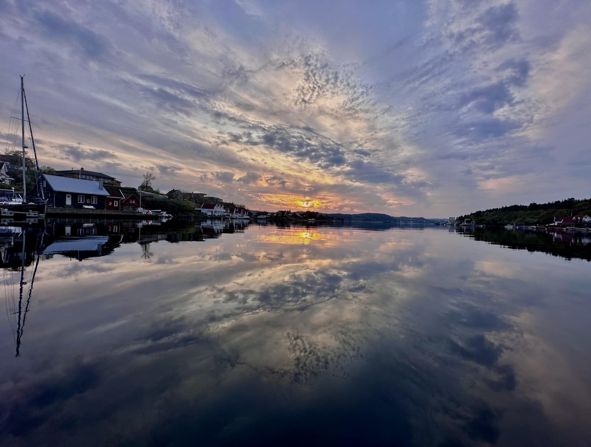 Flekkerøya, Kristiansand, Norway 🇳🇴, spring of 2023. 

Have a peaceful, blessed Sunday, folks.

🙏🏼🌍🕊️

📷 Photo by Hans Qvale Ringereide©️ | @CloudAppSoc