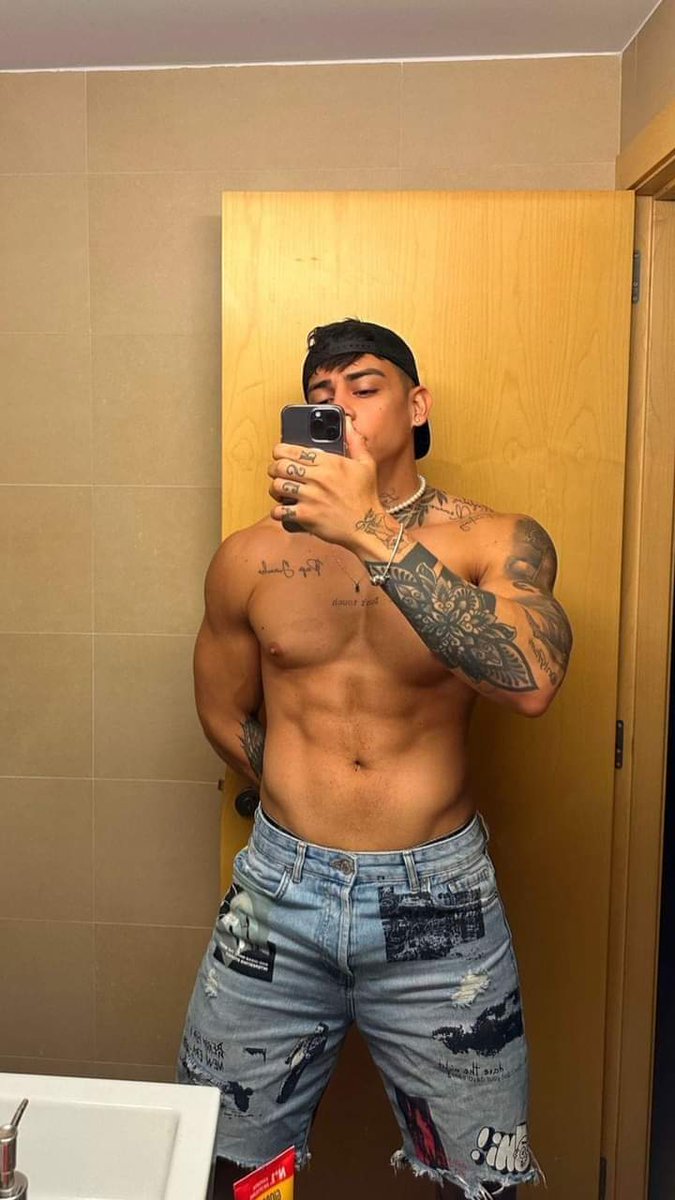 guys-in-jeans (@ericvienna19) on Twitter photo 