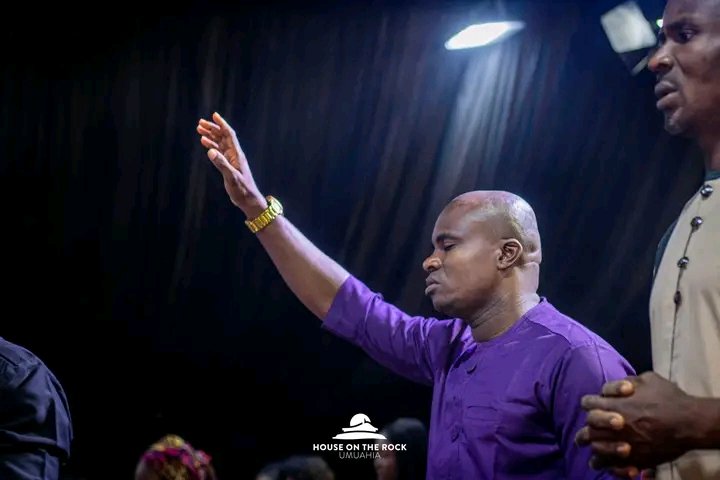 hotrumuahia1's tweet photo. |INTERCESSORY PRAYER|
Blessed be the name of the Lord,
I bless you for you are holy,
Thank you for your mercy,
Thank you for your loving kindness. Thank you for your Grace,
#Intercessory
#Thrive
#Hotrumuahia
#Hotronline
#Hotrservice
#Hotrmedia
#Hotr https://t.co/xC7jQVjna1