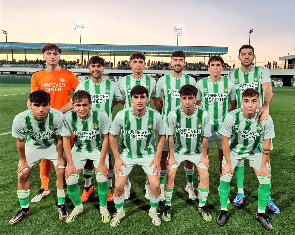 Victoria contundente y seguimos líderes… 
En lo personal muy contento
🎯🎯🎯🎯🎯
Mucho Betis!! 💪🏼⚽️💚
#CanteraBetis