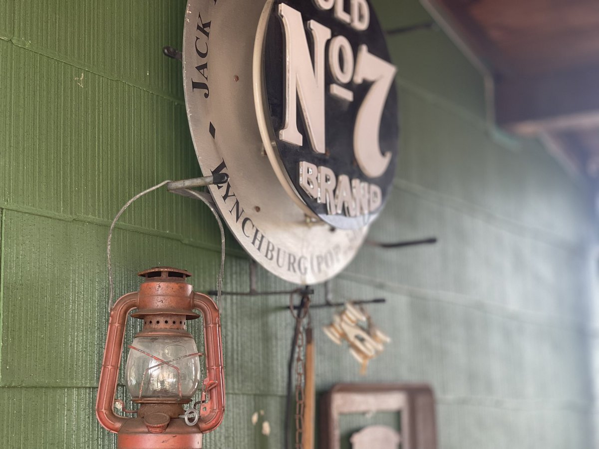 db6yecst's tweet image. かなり海外の喫茶店に来たみたいな
気分に！(行ったこと無いけど)めちゃくちゃ雰囲気の良いお店👌💕
今日は名古屋Laid Backさんに👏
アコライブO.A無事終える事が出来ました😌🎶
また宜しくお願いします🙇
#名古屋
#LaidBack