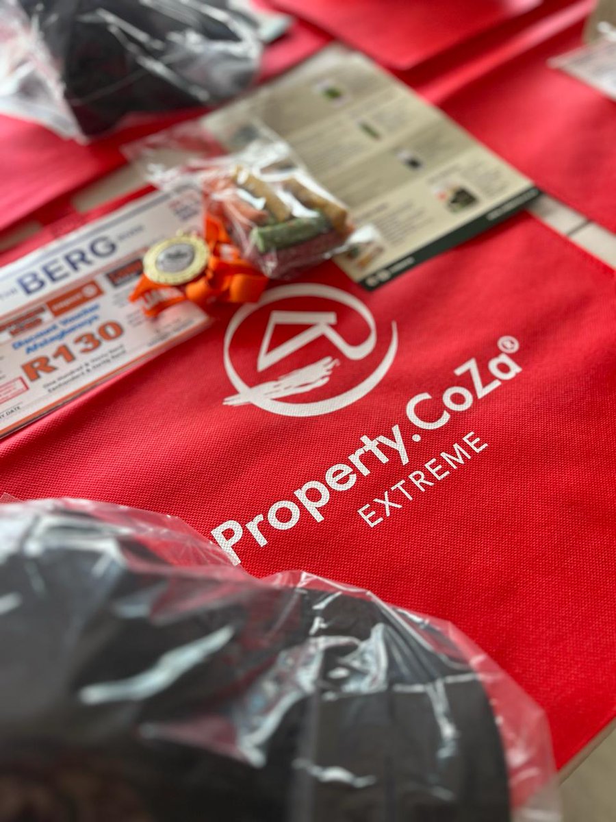 PropertyCoZa's tweet image. @property_extreme  is painting Velddrif red at the West Coast Challenge!

We are following @oscarchalupsky who is participation in this years' race. Congratulations to all the participants! @TourismVelddrif

It's good to feel @ home!

#PropertyCoZa #realestate #canoeing