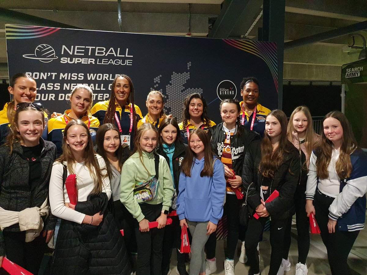 A great day at the Netball. Thanks to staff for offering this experience #prouddept #futurestars @BeckfootThornt1 @EnglandNetball