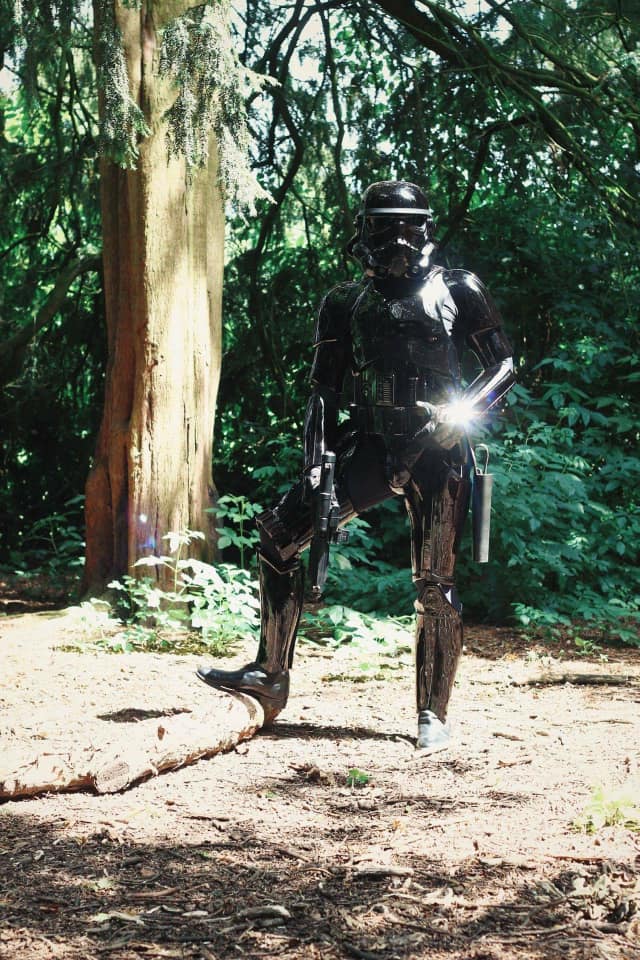501stSpecOps's tweet photo. Our Shadowtrooper Specialist TX-69901 activated his cloacking device for a covert mission.
@501stLegion @NDGgarrison #shadowcompanyviper #SearchandDestroy #SwiftSilentRelentless #ShadowStormtrooper #TheNorthernDarknessGarrison https://t.co/iBiFLpCxUA