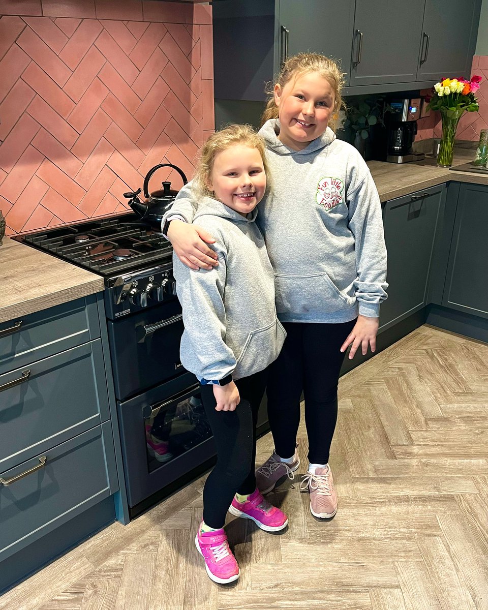 Two <a href="/FoodiesNe/">Fun Little Foodies NE</a> helpers learning the trade at this morning’s Juniors Class 👩‍🍳 👩‍🍳 💚

#cookingclasses #sundaymorning #newcastle #nefollowers