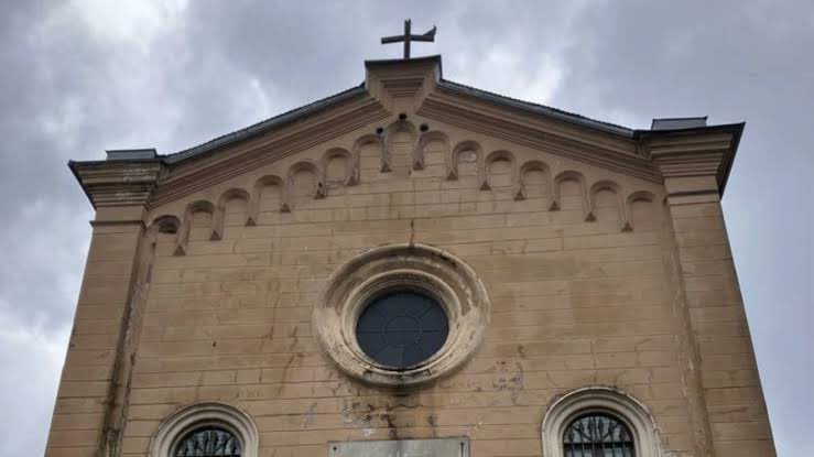 Sarıyer’deki Santa Maria Kilisesi’ne silahlı saldırı : 1 Kişi Hayatını Kaybetti
