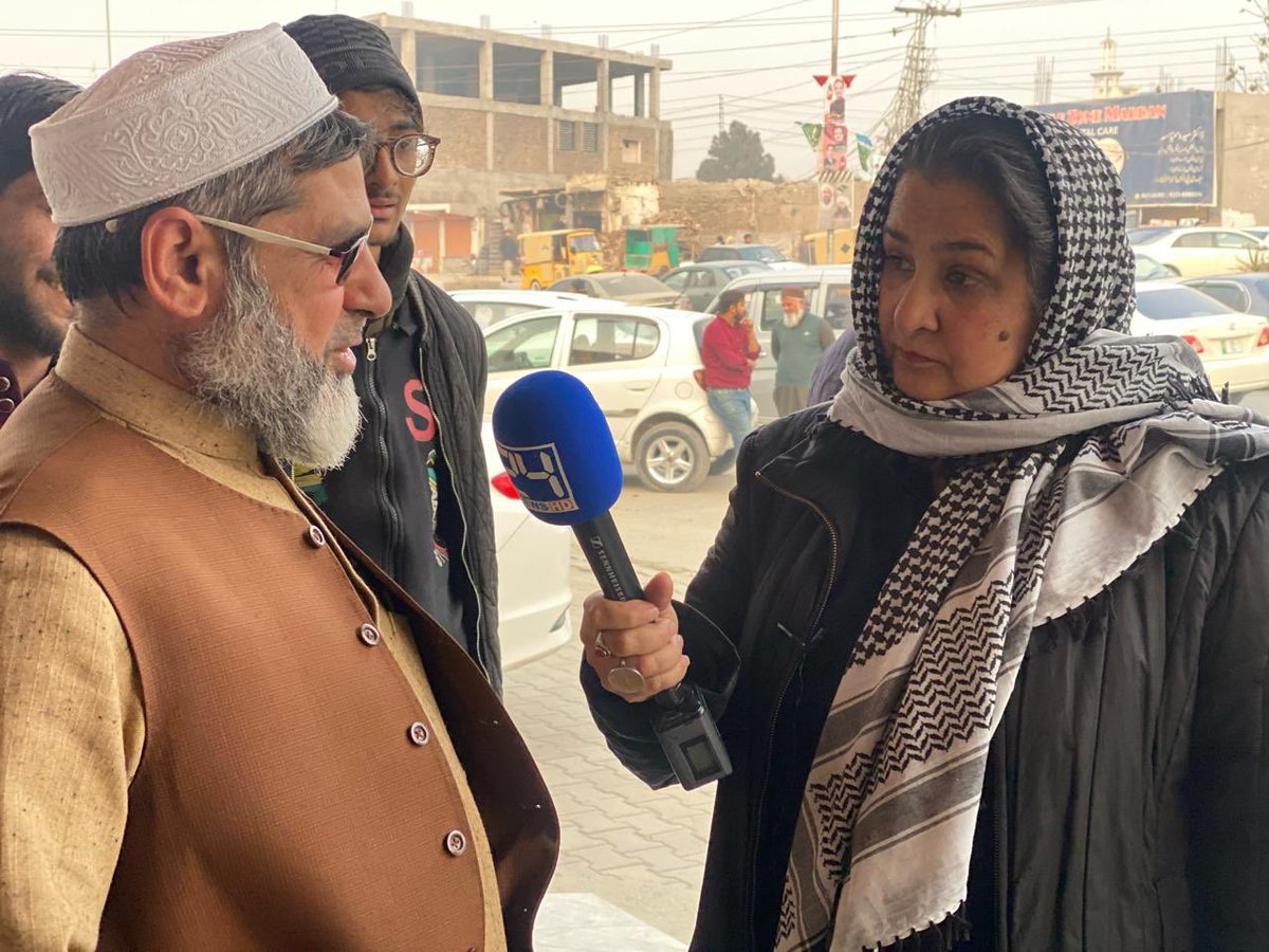 NasimZehra's tweet photo. Voters in #Mardan vehemently make their case for whom they will vote for
#Election2024   #NA22 
@24NewsHD #AmirHaiderHoti #AtifKhan 
https://t.co/tE3DYhjx9u https://t.co/IEep5MDSY3