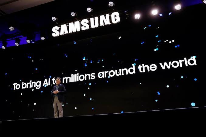 🚀 Breaking News: #GalaxyS24 shatters records! 🇰🇷 South Korea: 1.21M pre-orders in a week, highest ever for Samsung. 🇮🇳 India: 250K pre-orders in 3 days, surpassing S23's 3-week total. A strong start hints at the S24's potential market dominance. #TechNews #GalaxyUnpacked