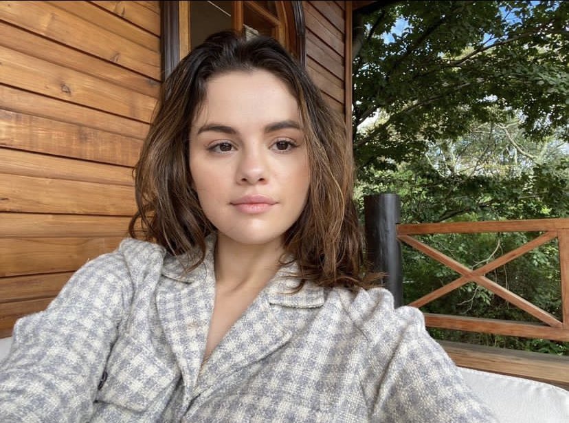 eunicetess's tweet photo. Selena Gomez in Bwindi.🤪 https://t.co/BaWWEMsYsJ