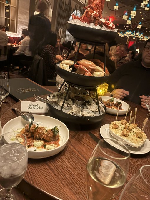 Food this weekend been amazing , that&rsquo;s the main reason i came to Vegas🤤 https://t.co/O3FRlxfh7T