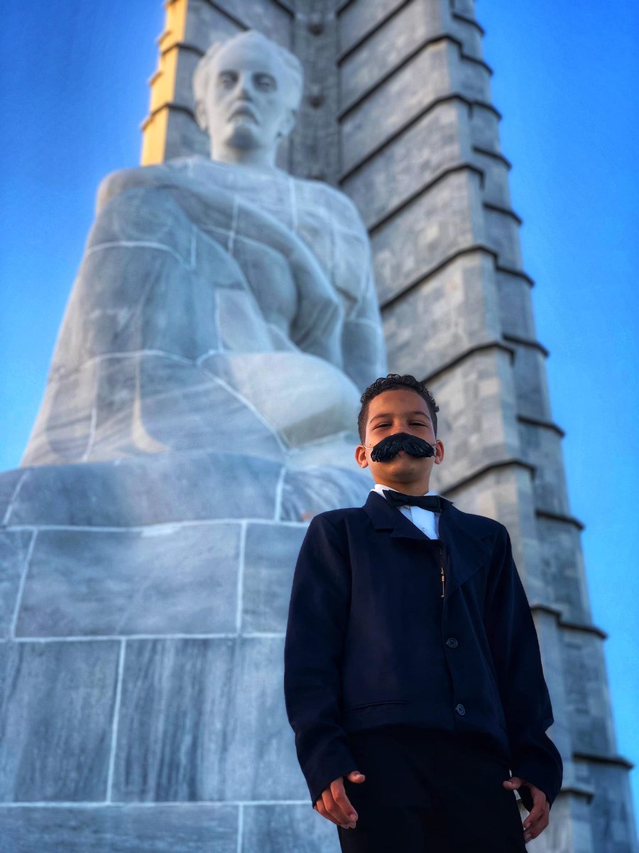 Este niño, quiere ser como José Martí. En millones como él #MartiVive