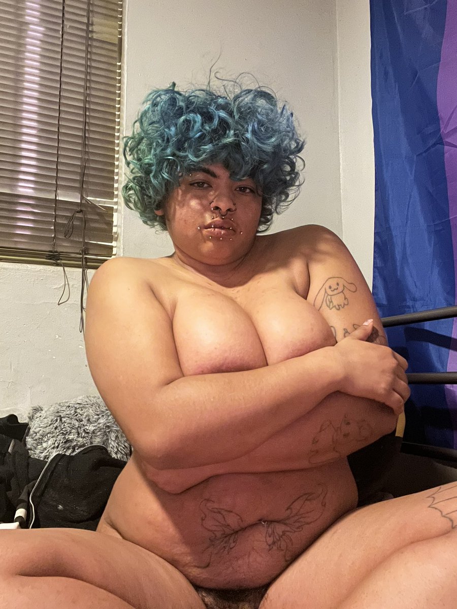 wybiehonk's tweet photo. wanna see what’s underneath?
check my OF 
#nsfw #trans #ftm #femboy #boytits #SellingContent https://t.co/r8PcsJYnT9