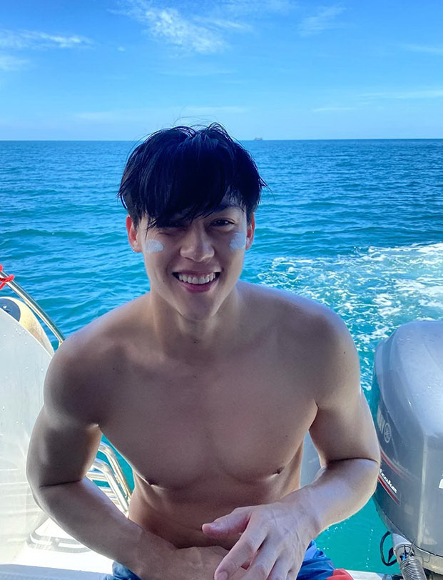 Sur_Wee's tweet photo. เพื่อนเทยน้องนี เจอกันเม้าท์มอย ดาราคนไหนตัวจริงโคตรหล่อ ความเห็นเอกฉันท์ หมาก ปริญ ติดอันดับผู้ชายหล่อที่สุด��นโลกได้สบาย ตัวจริงโคตรหล่อเหมือนรูปปั้นกรีกโรมัน ออร่าเจิดจ้าเหมือนตุ๊กตาเคน หน้าเรียวเล็กมาก เหมือนลูกครึ่งฝรั่งแขกขาว ผิวขาวอมชมพู สูงยาวหุ่นนายแบบ เจอนี่เป็นบุญตาสุดๆ https://t.co/NcgtnYbc0d