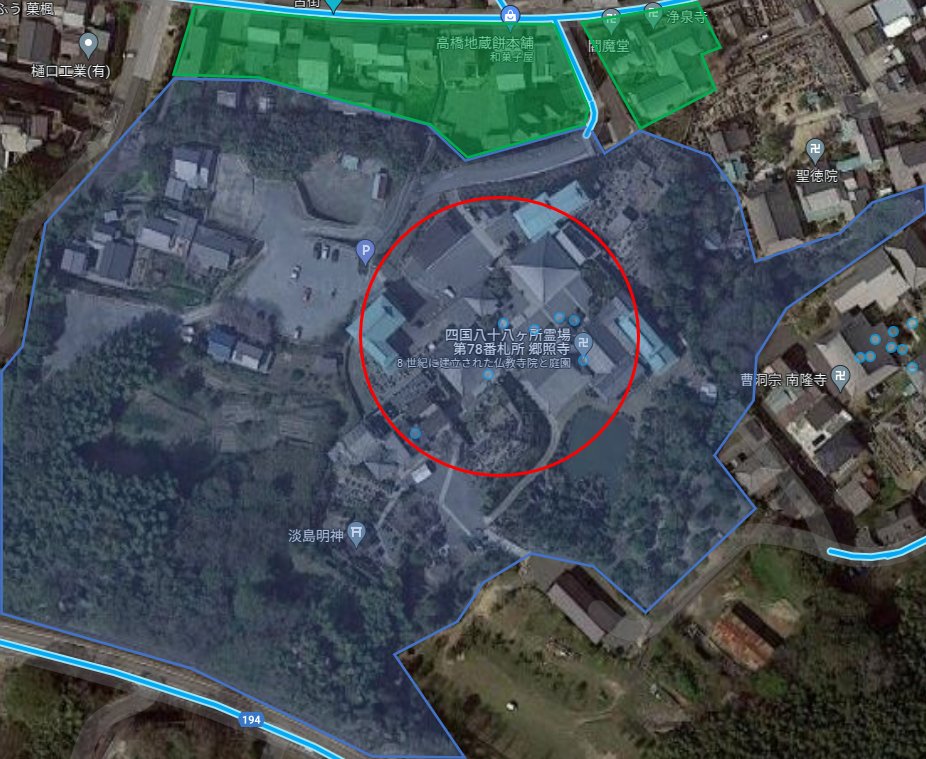 asarbor's tweet image. 現場の様子はこんな感じになりますね。青地は夜間侵入不可の場所で、緑地は民家です。まともなプレイでは、赤丸の中心はキャプチャ不可能です。

私は、件のAG(momokoDOLL)を位置偽装者とみなし、同AGのBANに向けた活動をしていきます。（続

#Ingress
#位置偽装