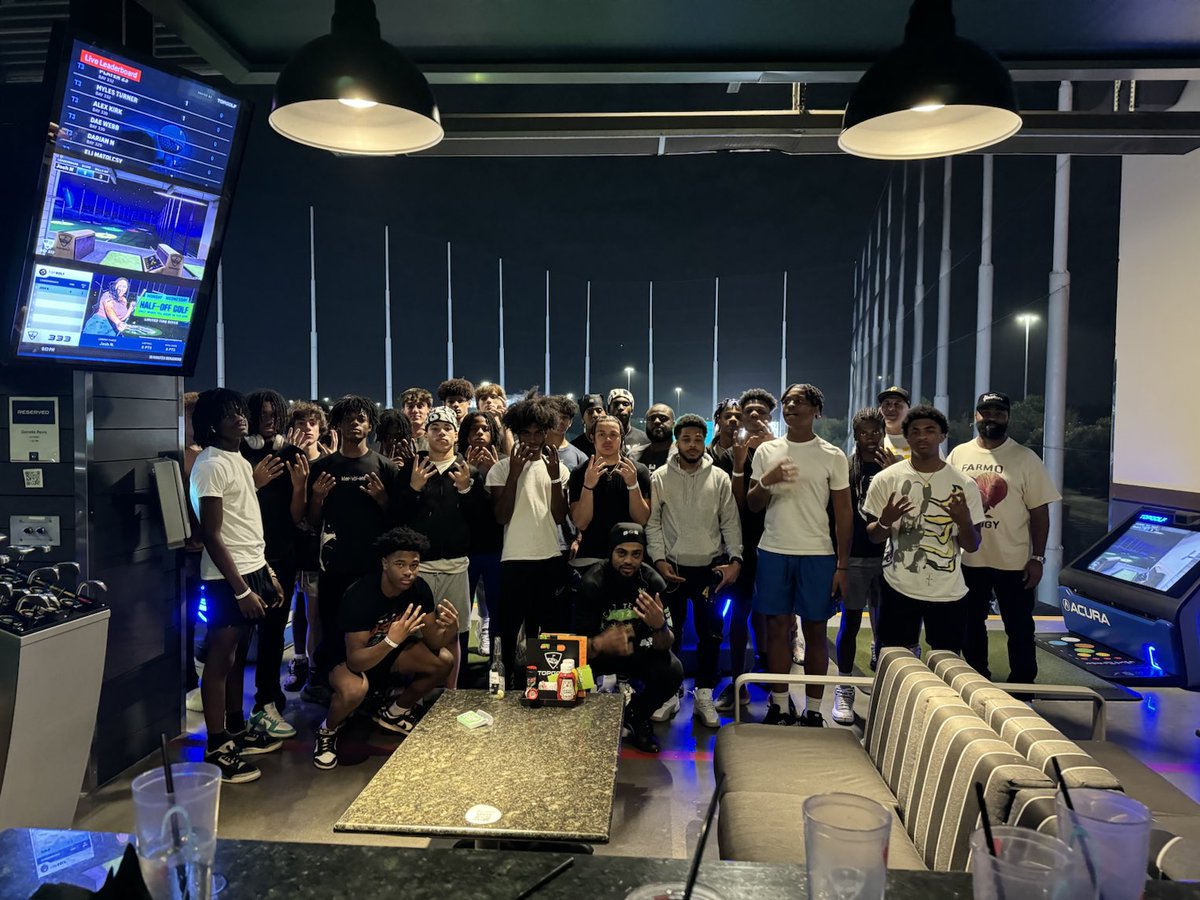 had a great time at top golf big thanks to the hall of famer ⁦<a href="/Revis24/">Darrelle Revis</a>⁩ appreciate you4️⃣1️⃣2️⃣💪🏿