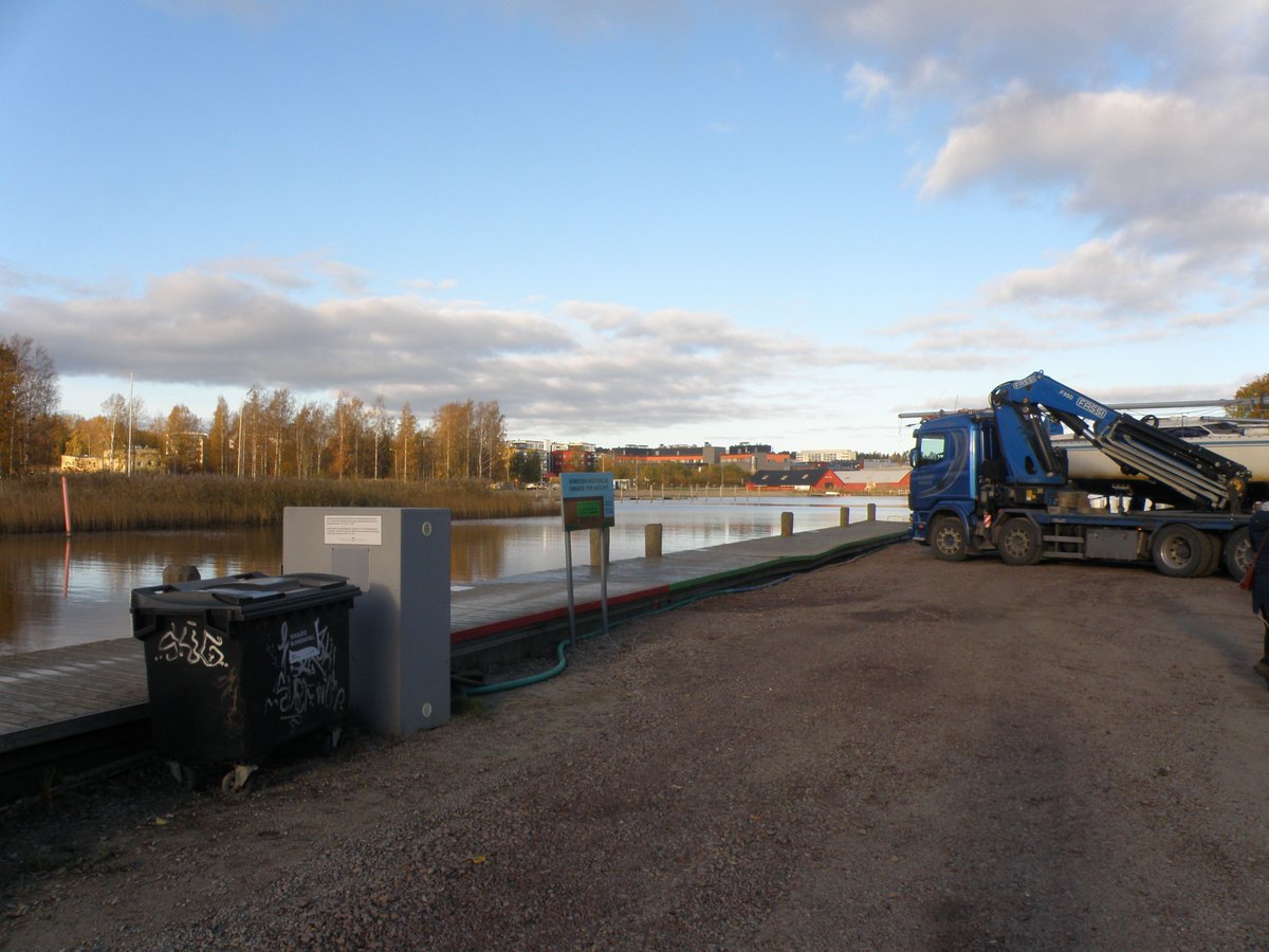 Oliko tämä <a href="/PorvooBorga/">Porvoon kaupunki - Borgå stad</a> imutyhjennysasema kesän 2023 kiinnostavin? Tule tapaamaan septikommodoria #venemessut Purjehdussatamaan pe 16.2. klo 14.30-15.00 ja kuulemaan viime kesän haisevat tilastot! #veneily #porvoo