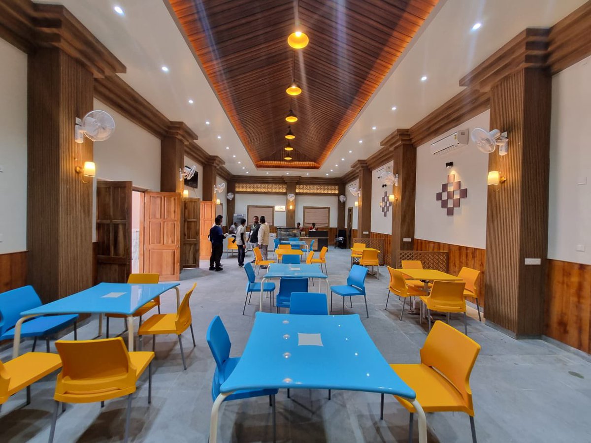 Another bright spark of the #SAMALEIProject is this beautiful Mission Shakti Café which is run by these very brilliant SHG members. 

Do remember to drop by when you visit!