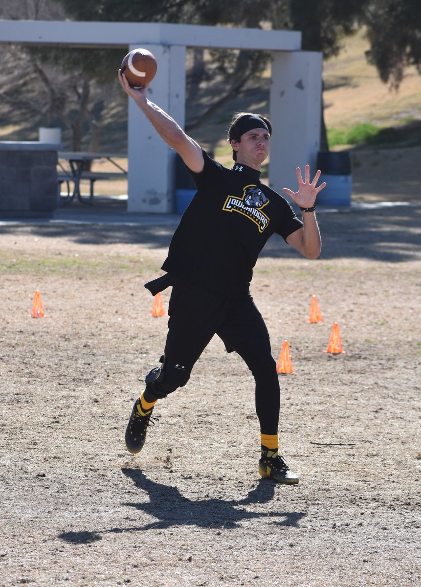 RBYowell2's tweet image. Getting some #LabWork in w/ @QBManuch on an "all day throwing weather" Saturday!  @imcamyowell looking ready for the upcoming season &amp;amp; sporting the new colors of the 3x PFL champs. 9 days until ✈️ to 🇵🇱 #OneOfTheHerd 🦬 @JClay_15 @JP_Bcast @azc_obert @LATimesfarmer @EricDMetz