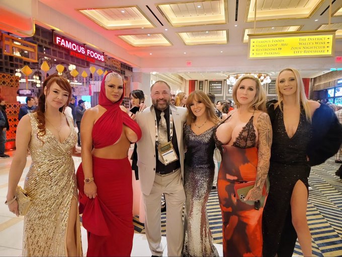 Welcome to the 2024 AVN awards, what an Amazing night with my Amazing Besties @RyanConner69 @RealAudreyXXX<a href="/tag/livingthedream"class="tags"><span>#livingthedream</span></a><a href="/tag/thursdaytreat"class="tags"><span>#thursdaytreat</span></a><a href="/tag/thursdayselfie"class="tags"><span>#thursdayselfie</span></a>