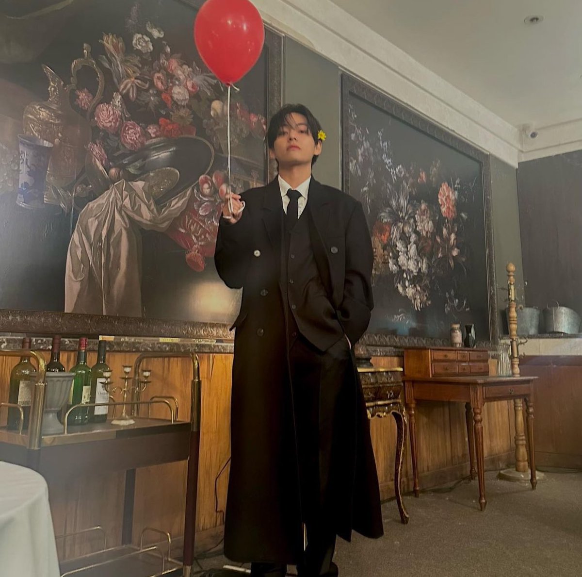 PopBase's tweet photo. Taehyung on set of the ‘Love wins all’ music video. https://t.co/9aBp8LbFK5