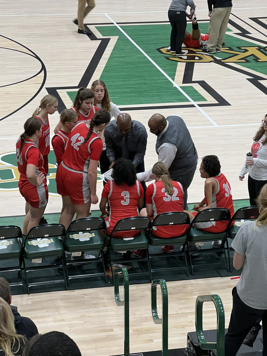 CoachChris_____'s tweet photo. A great first year coaching JV with a lot of lessons and blessings🙏🏽

Lady Tigers JV finished the season 16-6 &amp; Bishop Chatard JV Tournament Champs🏆 https://t.co/Ppu4PVE8yj