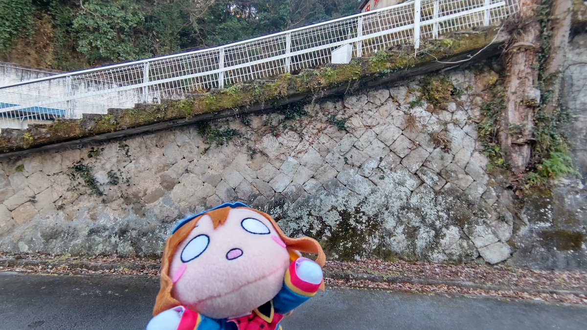 g5l2dqvmnPDeFPt's tweet photo. 1月26日沼津行ってきたよ10
三津シーパラダイス前でAZELEAがいた場所も撮影したよ!
上に宿泊施設があるので是非🐬💮♦
長浜地下横断歩道も撮影したよ🍊🌸
中を入ると面白いかも🦆
次回行ってみようかな〜👋
#聖地巡礼
#伊豆三津シーパラダイス
#長浜
#Aqours
#AZELEA
#lovelive https://t.co/TzvZ71kQEA