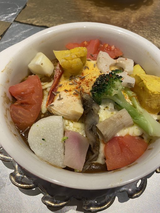 上北沢のかもめカフェってところの焼きカレー美味しかったしロンバケのイラストよかばってん。 https://t.co/qVX3DumgvP