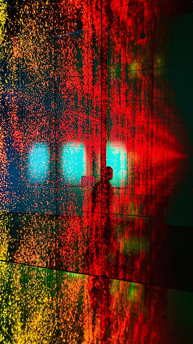 emit_efil's tweet image. 札幌国際芸術祭に行った。これはSCARTSでやってるソニーの展示。でかい万華鏡みたいになってる。メディアアートが好きなので今日見た展示の中では一番好きだった。
 #SIAF2024
 #IntoSight