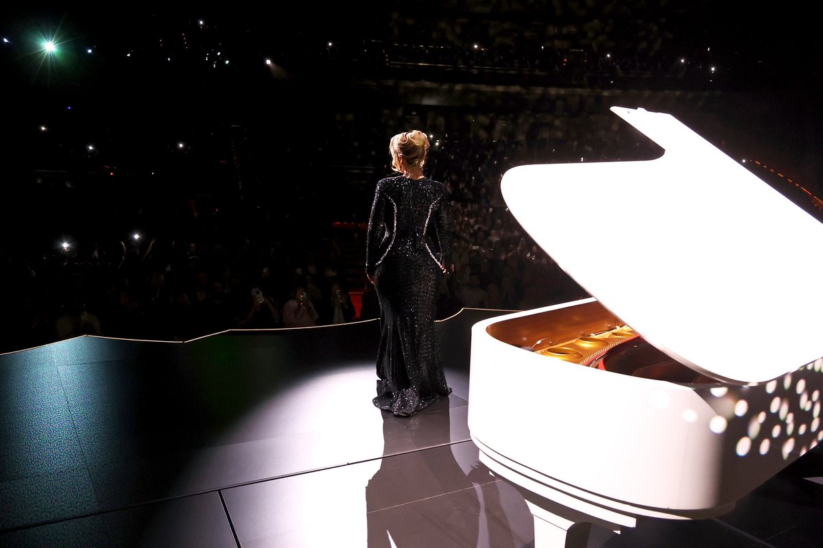 Adele tweet media