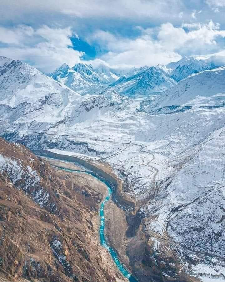 Muhamma07008131's tweet photo. Karakuram Highway 😍

#skardu
#foryou
#Hunza
#SWAT
#Gilgit_Baltistan https://t.co/fUNTcO5BTU