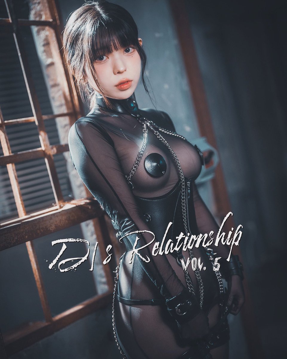 “D/s Relationship VOL. 5” ⛓️🖤 👩🏻‍🦰 yudiii (유디) 👙⛓️ @AnoesesL 📥 djawaphoto.gumroad.com/l/dsrelationsh… #bondage #bondagefashion #leatherbondage #bodyharness #leatherharness #bodytights