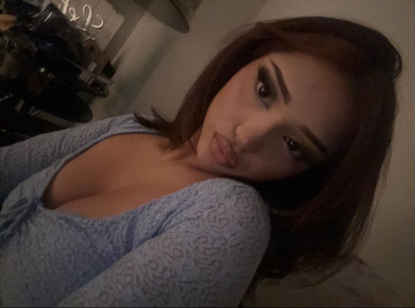 can anyone buy me food rnn ? im so hungry 🦋 #nsfwtwt #sellingcontent #buyingcontent