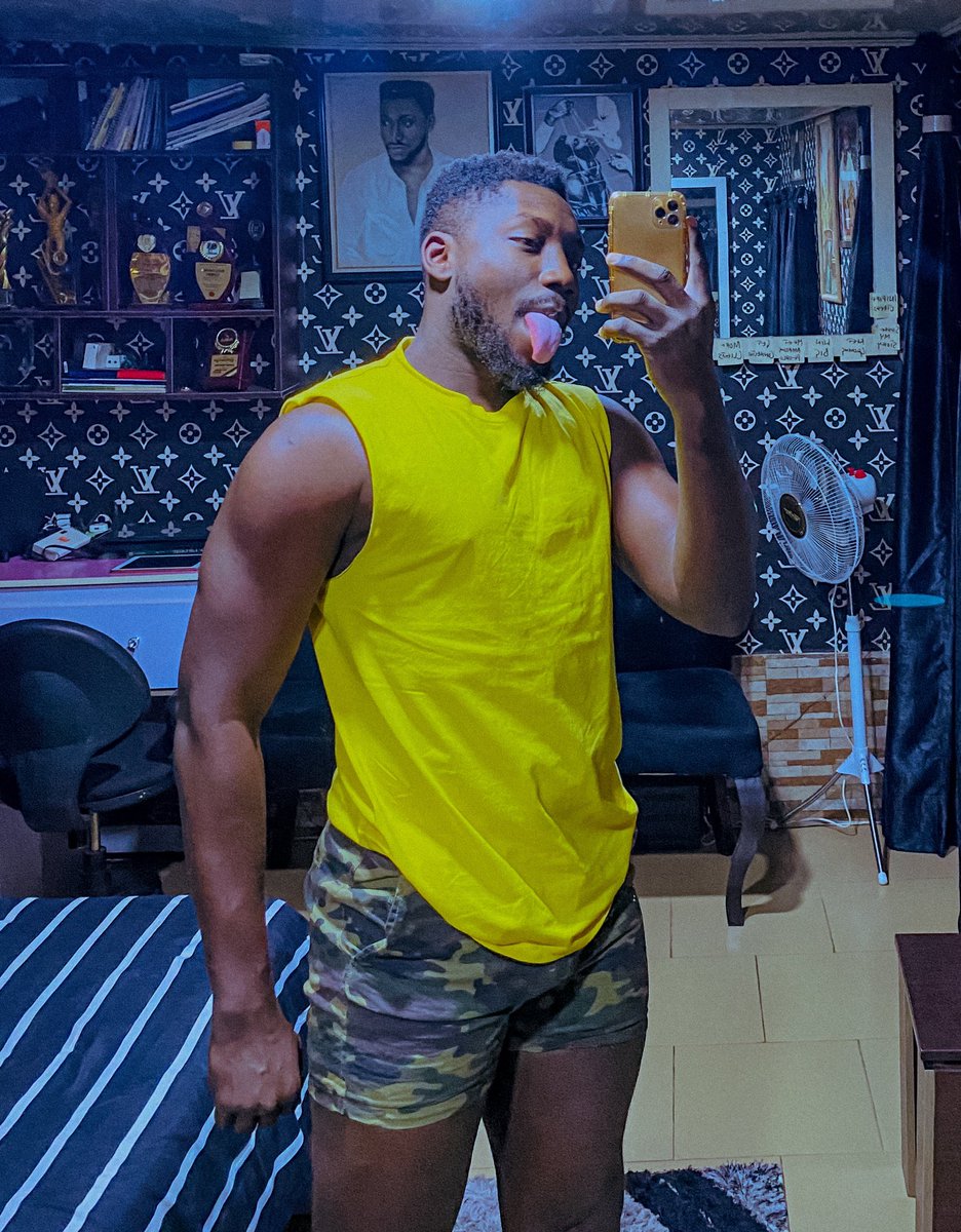eduhandsome_'s tweet photo. NO GREE FOR ANYBODY …..
.
Another day &amp; the Igbos are trending 💛, here’s one of ‘em Reporting live from my hut 🛖. 
. 
.
💪🏾🫵🏾🖕🏾✌🏾🫶🏾🙌🏾👊🏾✊🏾
#BlackDiamond #BlackBoy #NigerianMan #Foreigner #2024 #story #fineman #bodypositivity #bodybutter #X #photo #EduhandsomeAt31 https://t.co/YvYbiqoGqI