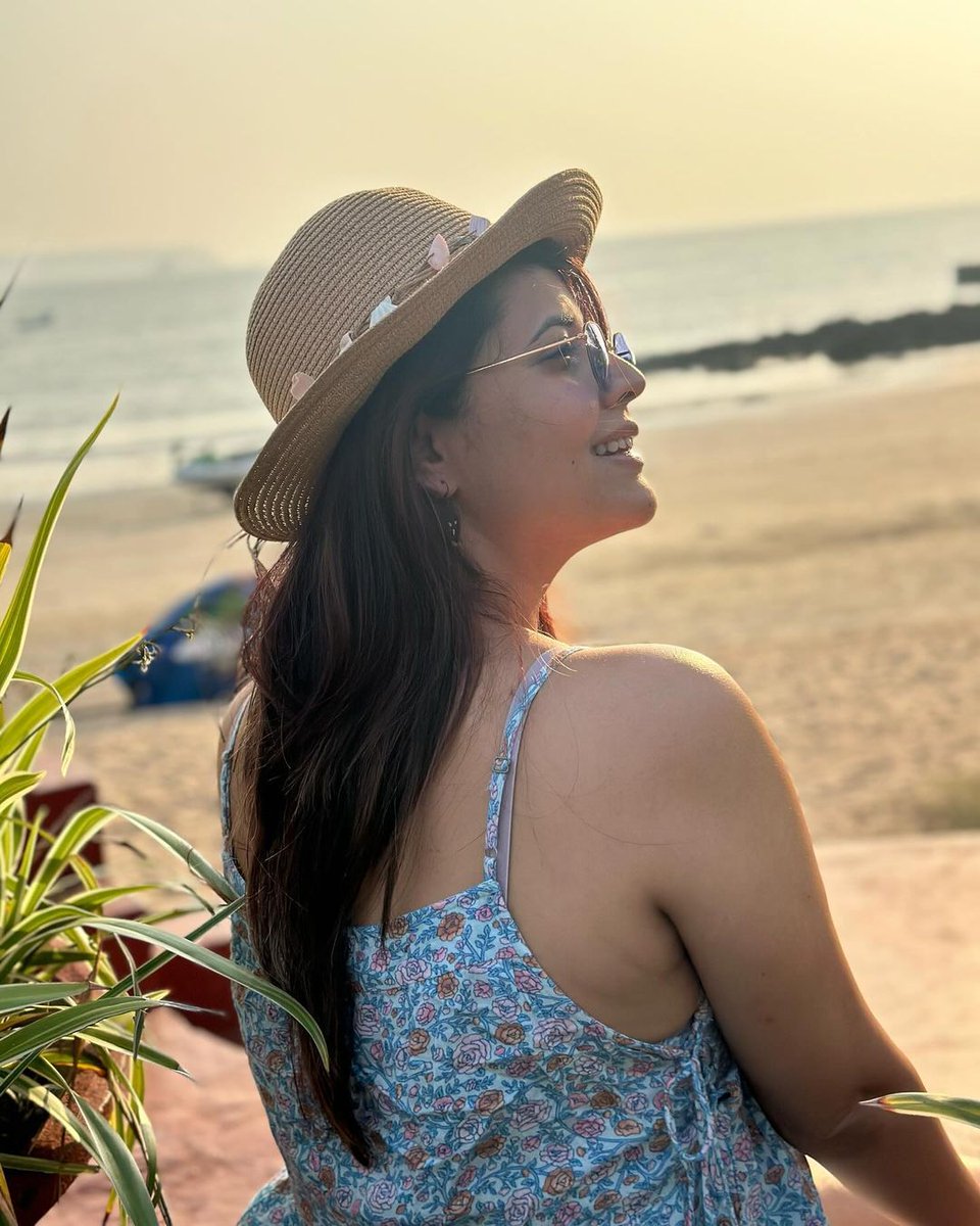 OnlyHeroines's tweet photo. #AnasuyaBharadwaj π
πΈβ‘οΈ https://t.co/UmR595rbzI
#actress #anchor #anasuya #vacation #onlyheroines https://t.co/hPEwqmvi7U