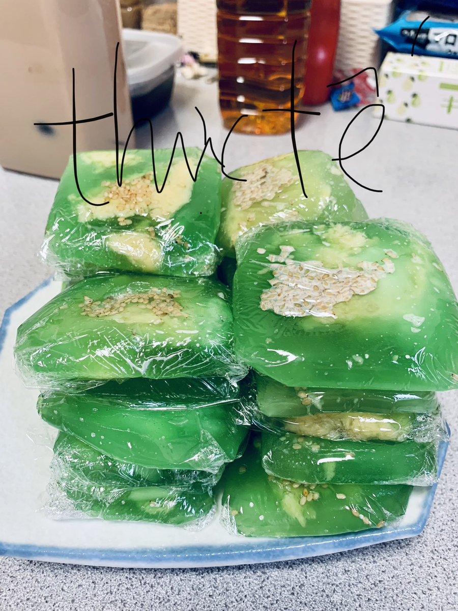 Mituot2407's tweet photo. Thành quả của cả một ngày nghiên cứu .Tuy xa vời kết quả nhưng cũng đã có những đột phá nhất định. Sắp thành siêu đầu bếp rồi. Cố lên tôi ơi 🫣🫣🫣 https://t.co/1EBNaH2TIe
