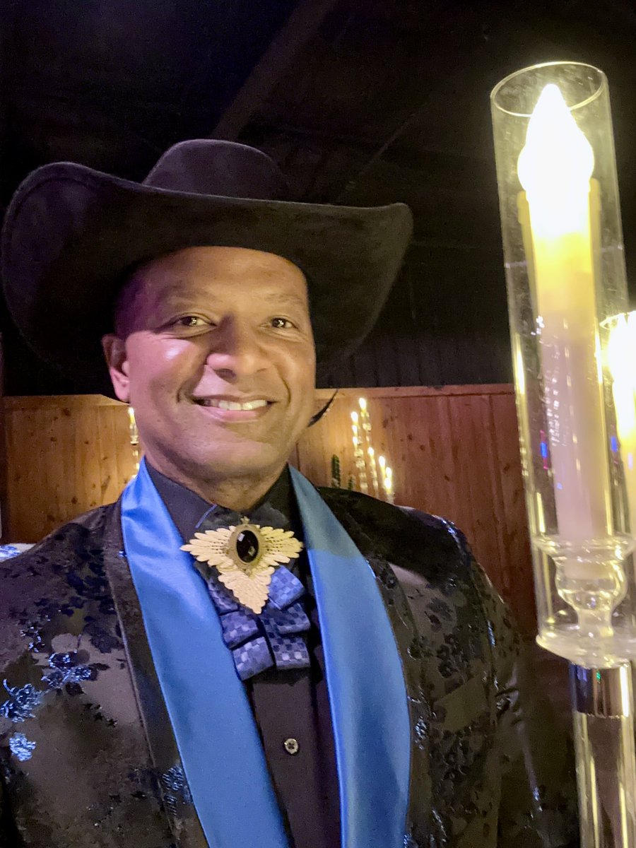 VinceSimsNBC5's tweet photo. As MC you must understand the assignment. 😎 I got my bling on for the @FW_Links Stampede For Stem Boots &amp; Bling Gala. Such a fun night raising money for a good cause! @NBCDFWCommunity @NBCDFW #mremcee #MrMC #MC #hostwiththemost #fitcheck #suitedandbooted #bootsandbling https://t.co/3knIHwwCPK